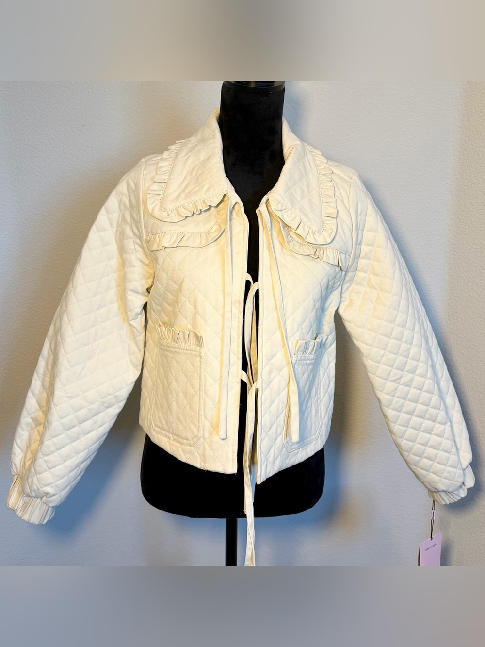 NWT Avec Les Filles Cream Quilted Ruffle-Trim Tie-Front Bomber Jacket Size Med - Picture 3 of 13